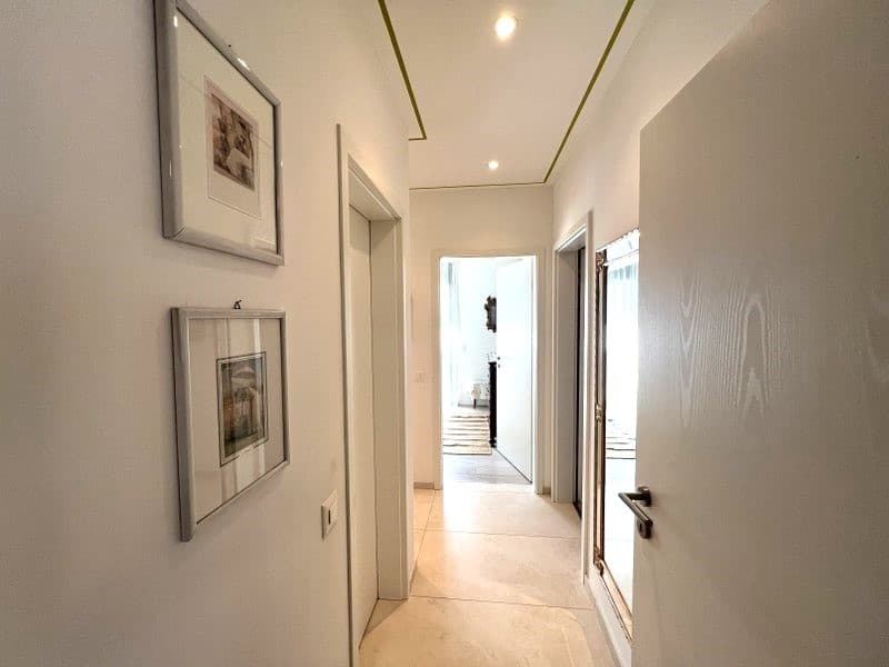 ELEGANT PENTHOUSE, LARGE SUNNY TERRACE WITH LAKE VIEW