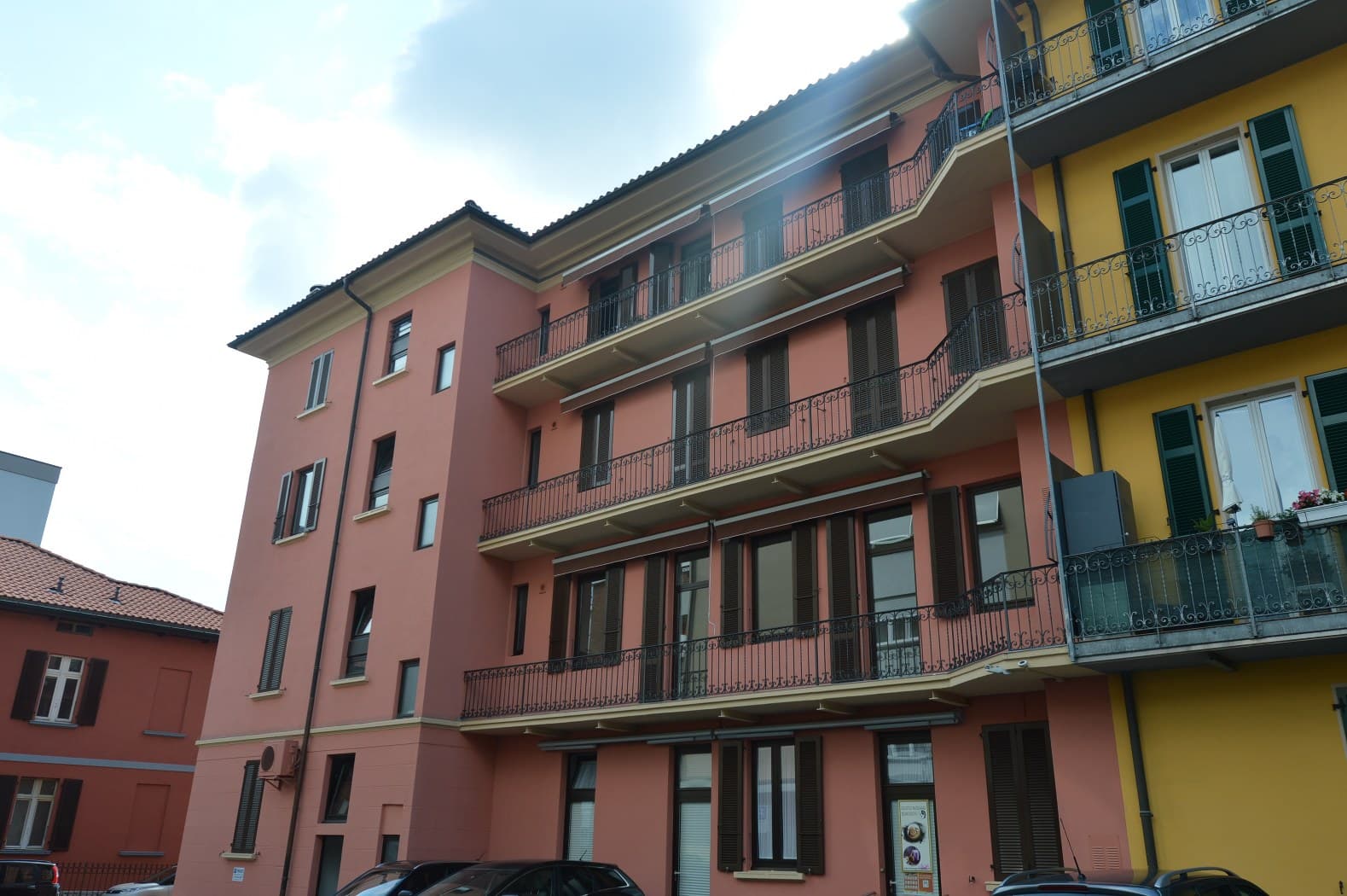 APPARTAMENTO COMPLETAMENTE RINNOVATO DI 2.5 LOCALI AL SECONDO PIANO CON BALCONE