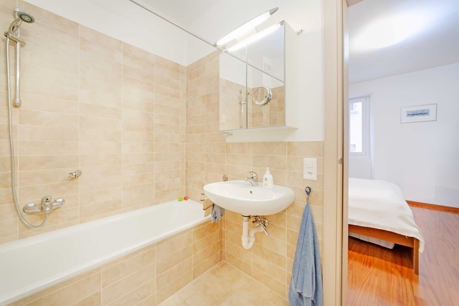 APPARTAMENTO 3.5 LOCALI, NEL NUCLEO A DUE PASSI DAL LAGO