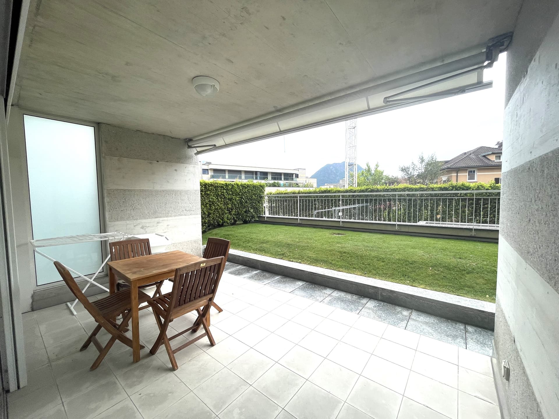 APPARTAMENTO ARREDATO 3.5 LOCALI CON GIARDINO PRIVATO