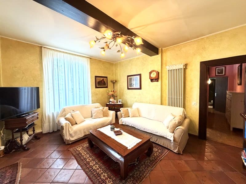  3.5-ROOM APARTMENT WITH GARDEN, JUST A STONE'S THROW FROM THE LAKE