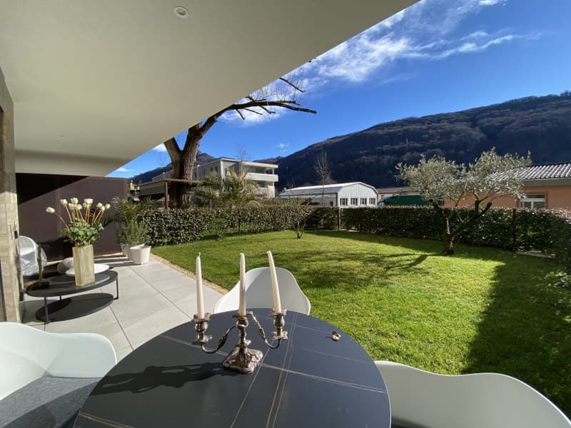 SPLENDIDO E SOLIVO 2.5 LOCALI ARREDATO CON GIARDINO