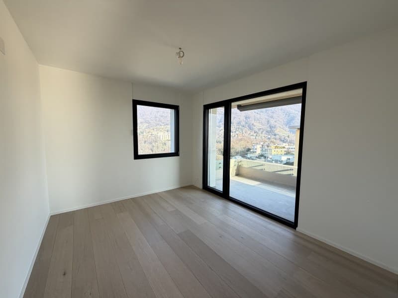 4.5-ROOM PENTHOUSE APARTMENT WITH LAKE VIEW IN ELEGANT BUILDING