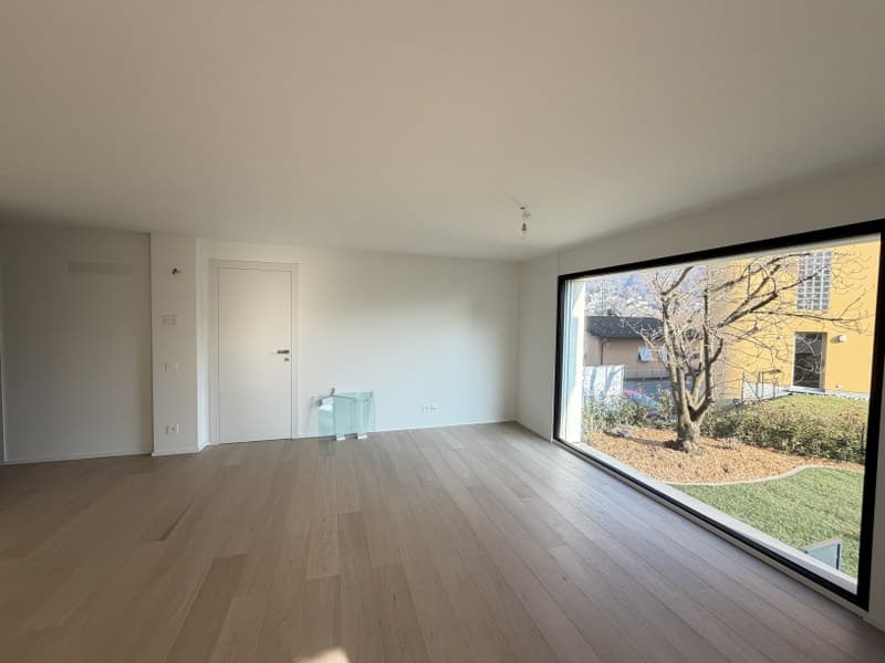 APPARTAMENTO 4.5 LOCALI CON GIARDINO AD USO ESCLUSIVO IN ELEGANTE PALAZZINA