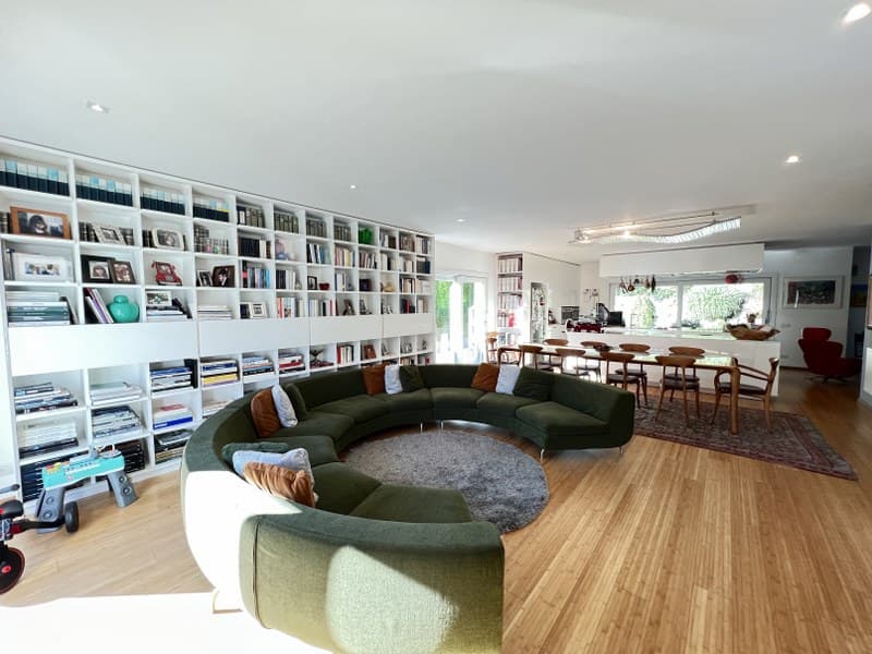 ELEGANTE VILLA MODERNA CON AMPIO GIARDINO