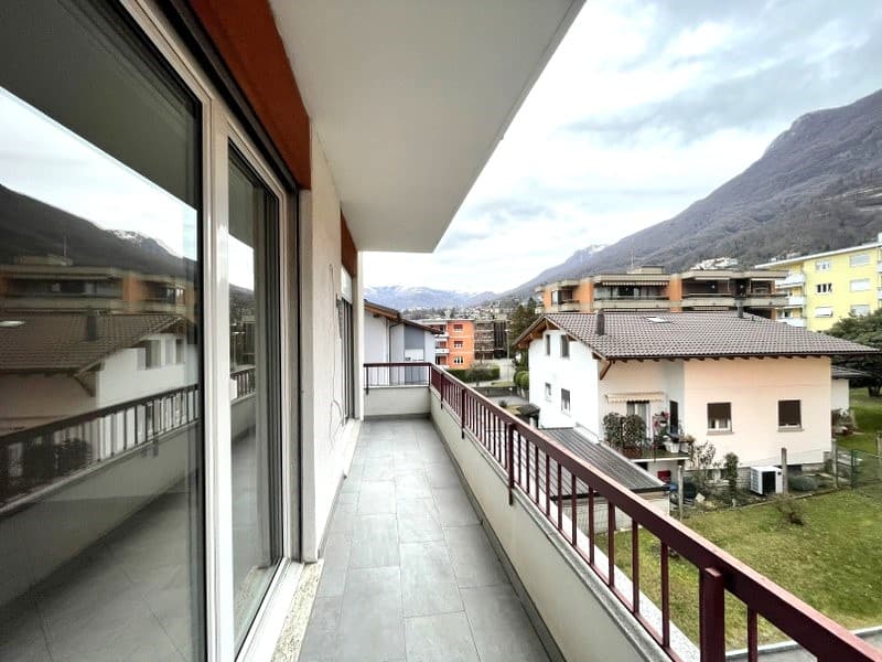 APPARTAMENTO 2.5 LOCALI CON BALCONE