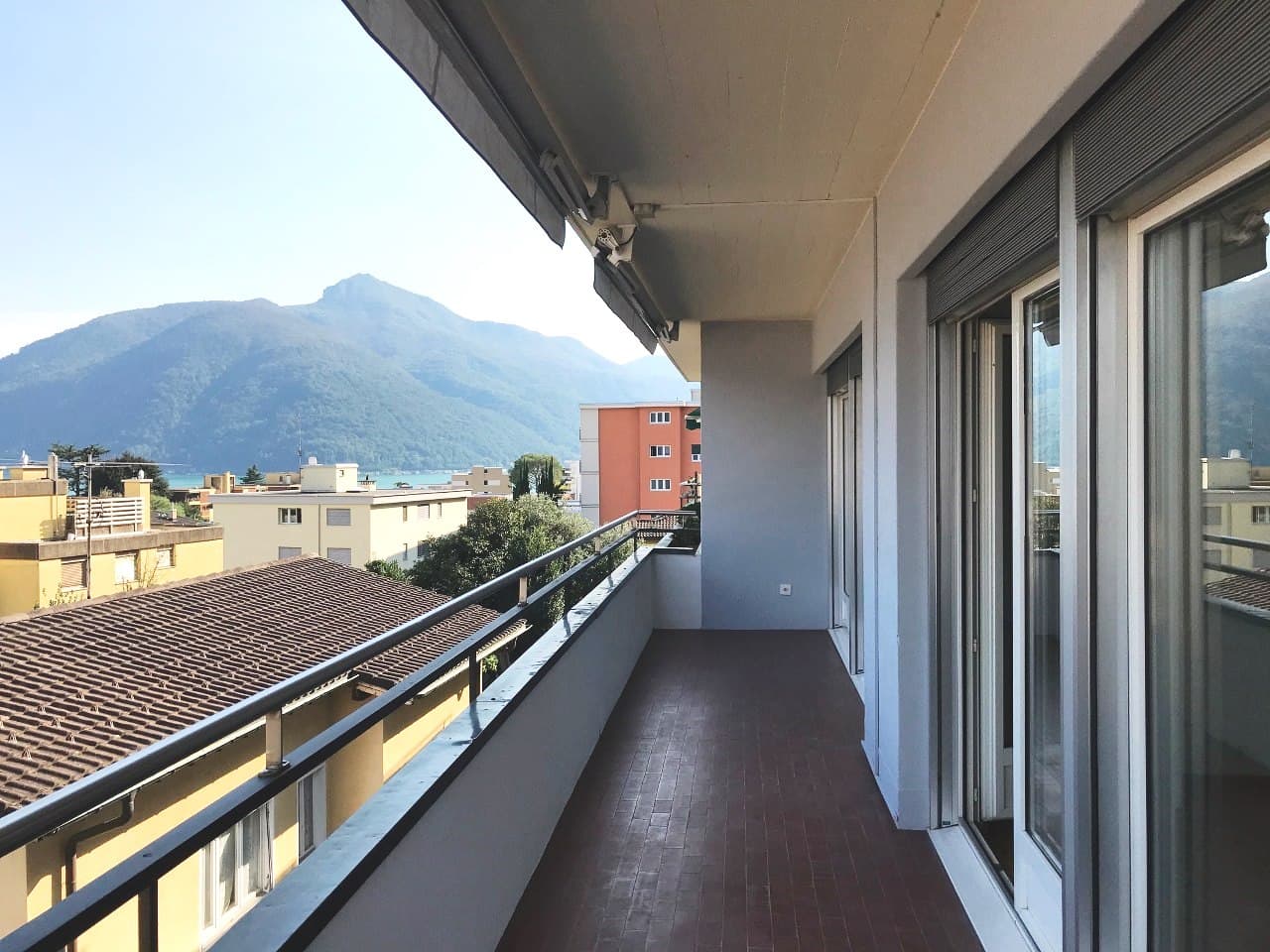 4.5 ROOM APARTMENT WITH PARTIAL LAKE VIEW