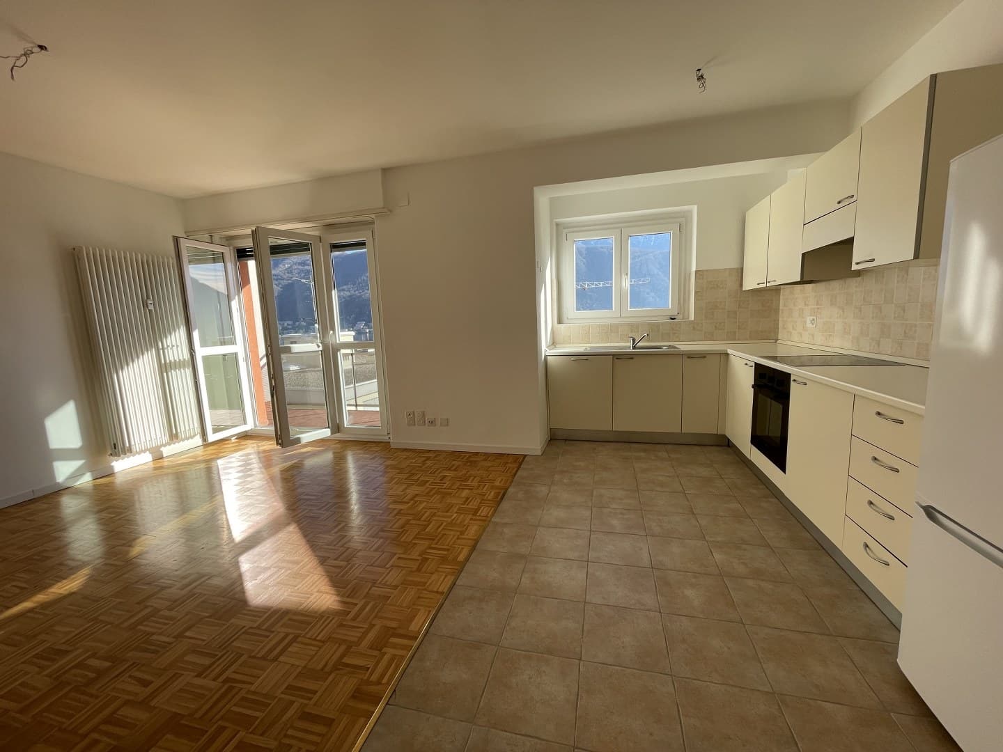 APPARTAMENTO 2.5 LOCALI AL SECONDO PIANO CON VISTA LAGO