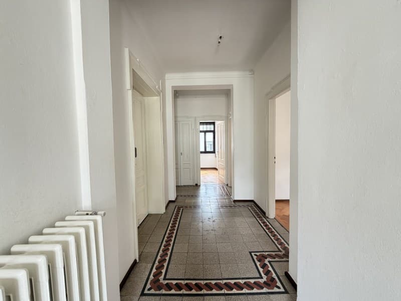 UFFICIO DI 6.5 LOCALI IN ELEGANTE VILLA D'EPOCA, IN CENTRO CITTÀ