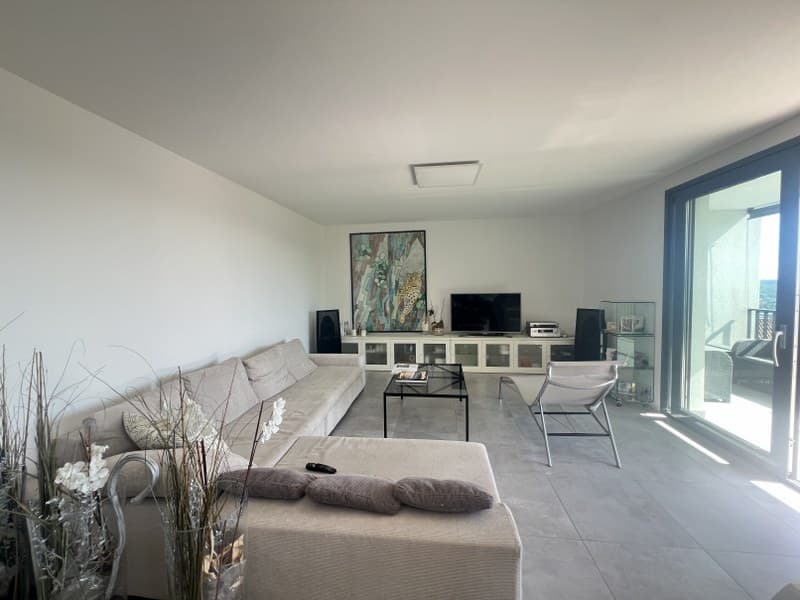 MODERN 4.5-ROOM APARTMENT IN A RESIDENTIAL AREA