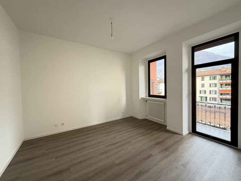 APPARTAMENTO COMPLETAMENTE RINNOVATO DI 2.5 LOCALI AL SECONDO PIANO CON BALCONE