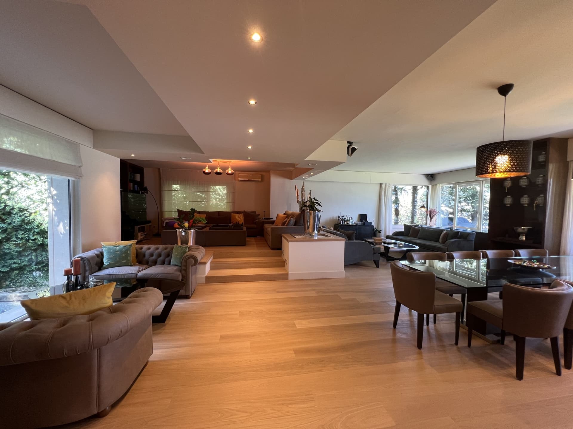 LUSSUOSA VILLA IN POSIZIONE PRIVILEGIATA