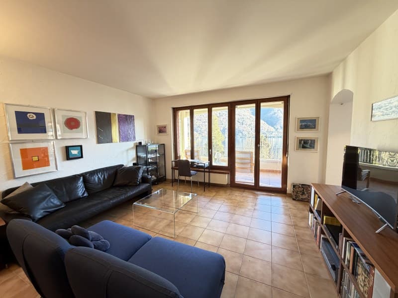 ELEGANTE E COMODO 2.5 LOCALI, DIRETTAMENTE FRONTE LAGO