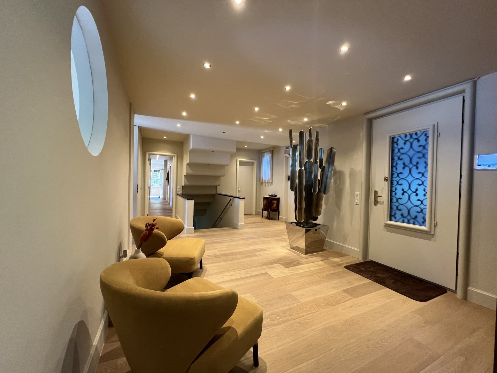 LUSSUOSA VILLA IN POSIZIONE PRIVILEGIATA