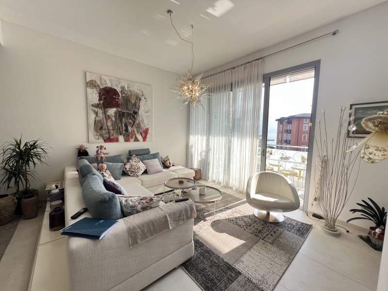  ELEGANT PENTHOUSE, LARGE SUNNY TERRACE WITH LAKE VIEW