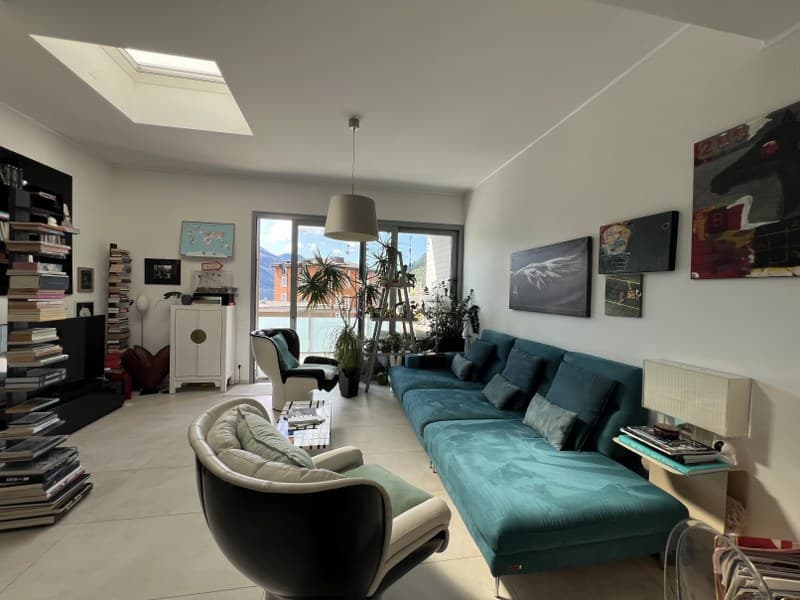 ESCLUSIVO ATTICO DI 4.5 LOCALI CON SPLENDIDA VISTA LAGO