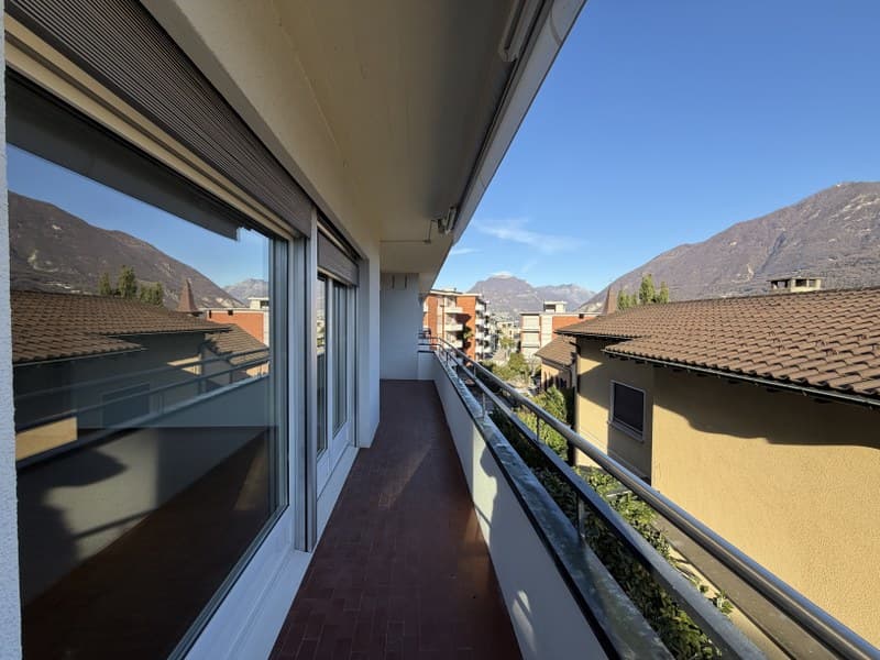 APPARTAMENTO 4.5 LOCALI CON PARZIALE VISTA LAGO