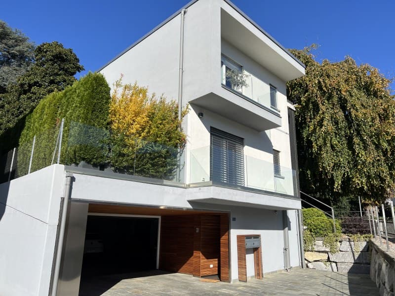 ELEGANT MODERN VILLA WITH LARGE GARDEN