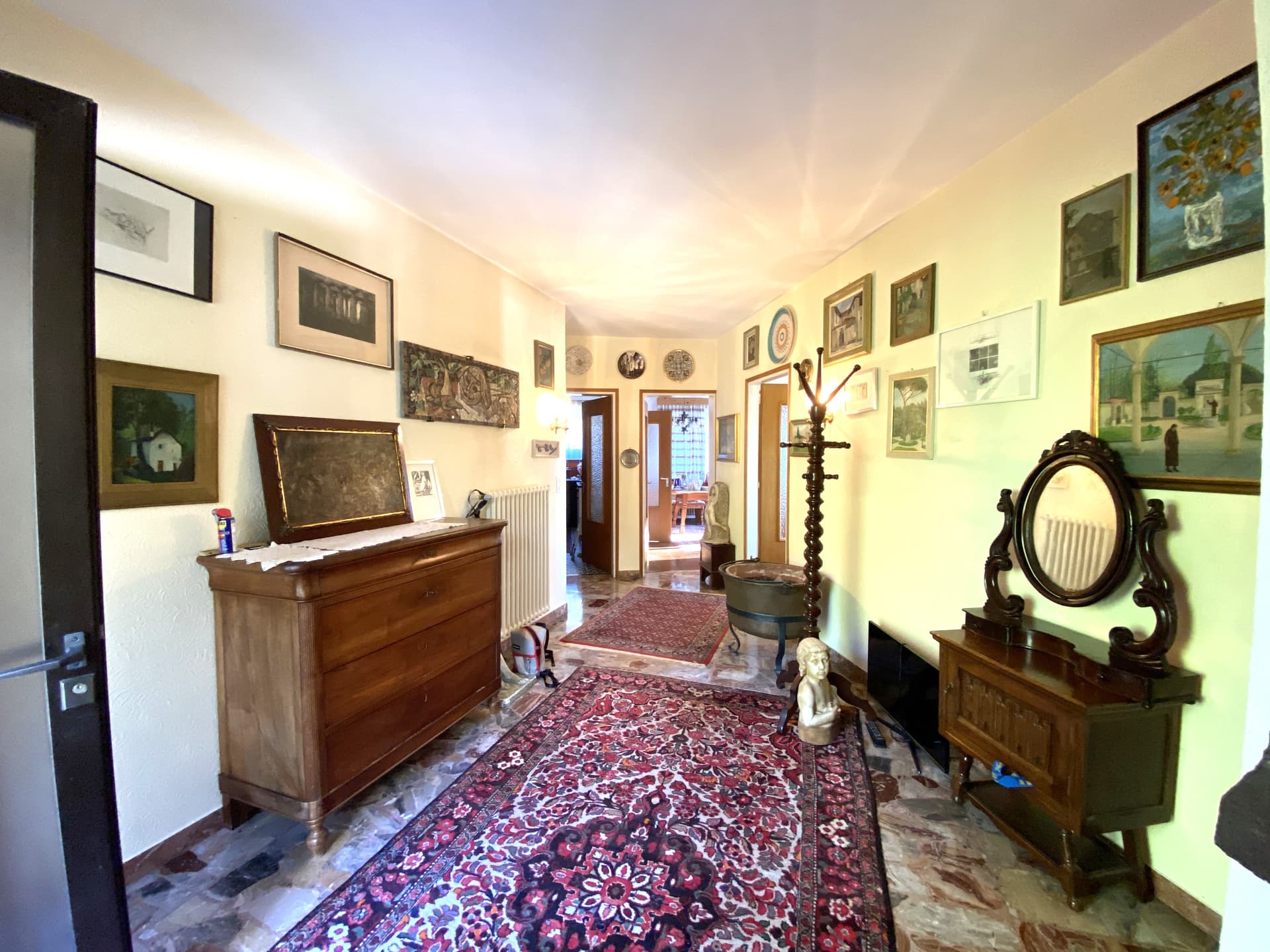 CHARMING VILLA IN AN EXCLUSIVE LOCATION, ALSO PERFECT AS A REAL ESTATE TRANSACTION