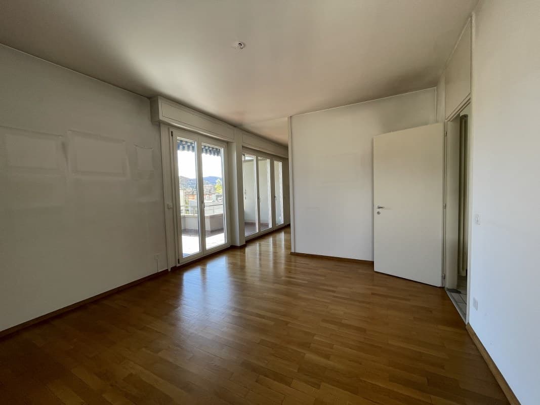 APPARTAMENTO 5.5 LOCALI ALL'ULTIMO PIANO CON AMPIA TERRAZZA, IN FASE DI RISTRUTTURAZIONE