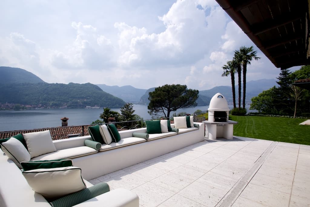 VILLA CON CHARME E VISTA APERTA SUL LAGO DI LUGANO 