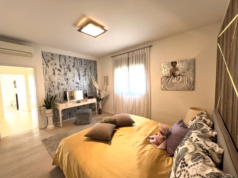  ELEGANT PENTHOUSE, LARGE SUNNY TERRACE WITH LAKE VIEW