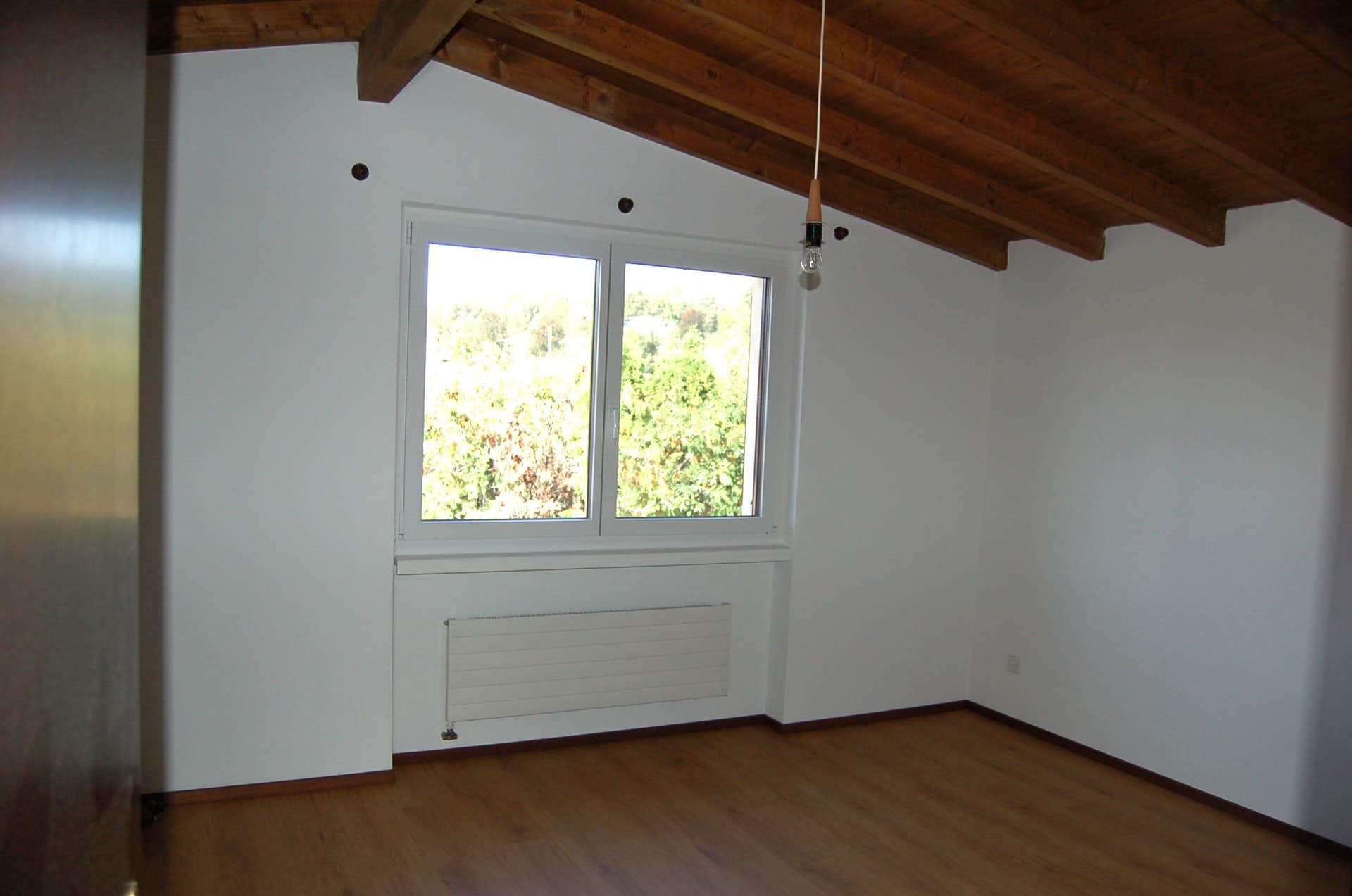 CASA UNIFAMILIARE CON GRANDE AREA VERDE PRIVATA