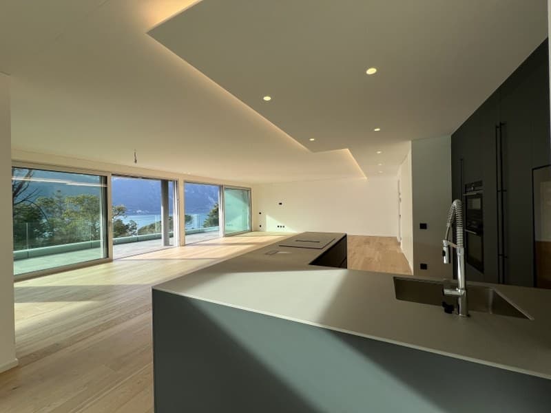 FAVOLOSO ATTICO DI NUOVA COSTRUZIONE, CON MERAVIGLIOSA VISTA LAGO