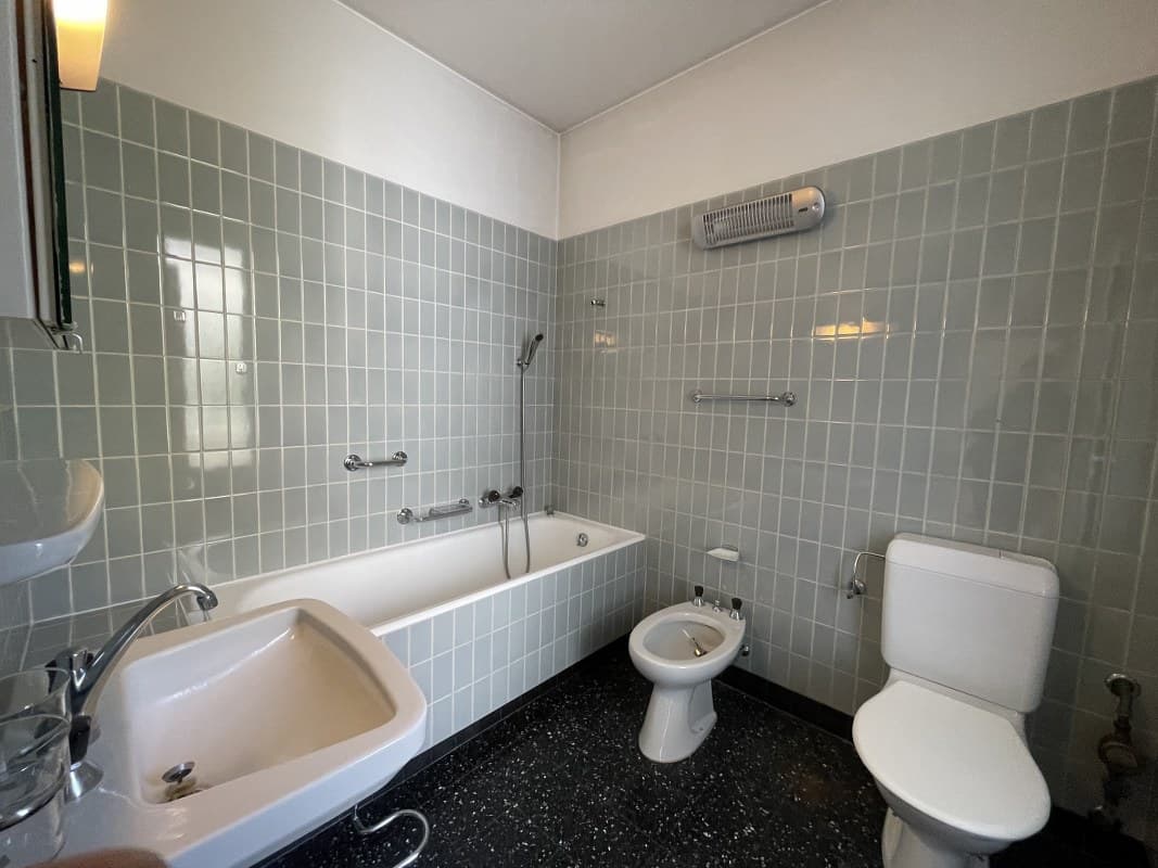 APPARTAMENTO 5.5 LOCALI ALL'ULTIMO PIANO CON AMPIA TERRAZZA, IN FASE DI RISTRUTTURAZIONE