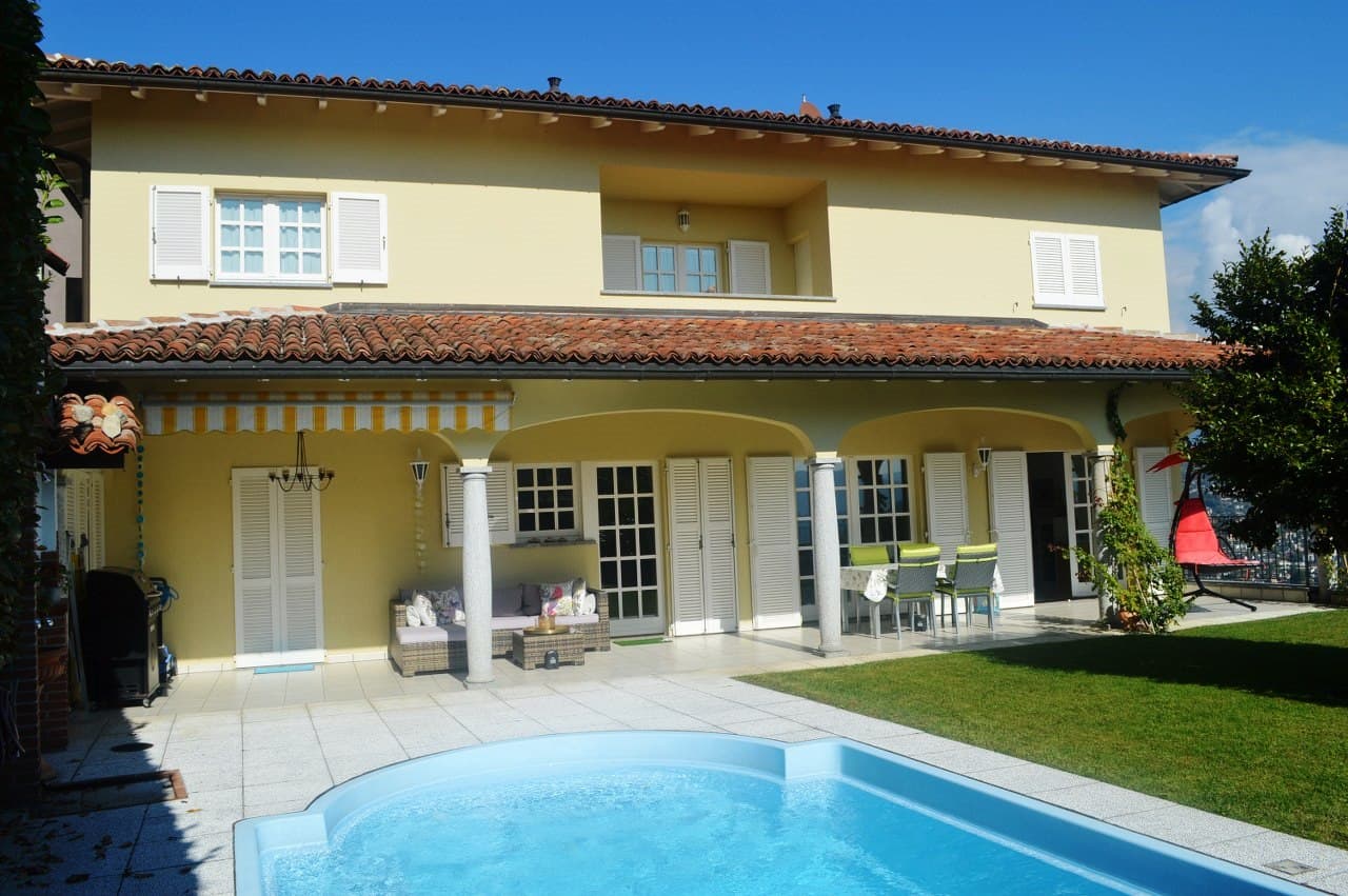 VILLA BIFAMILIARE CON SPLENDIDA VISTA PANORAMICA