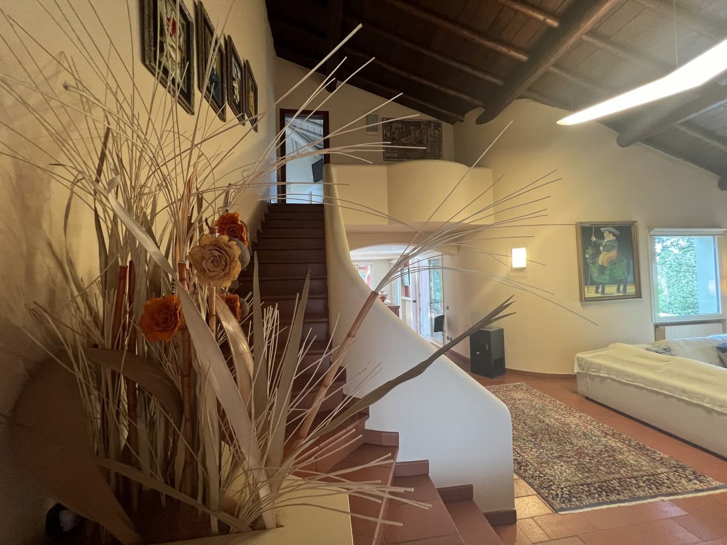 SINGLE VILLA WITH SPACIOUS GARDEN AND POOL