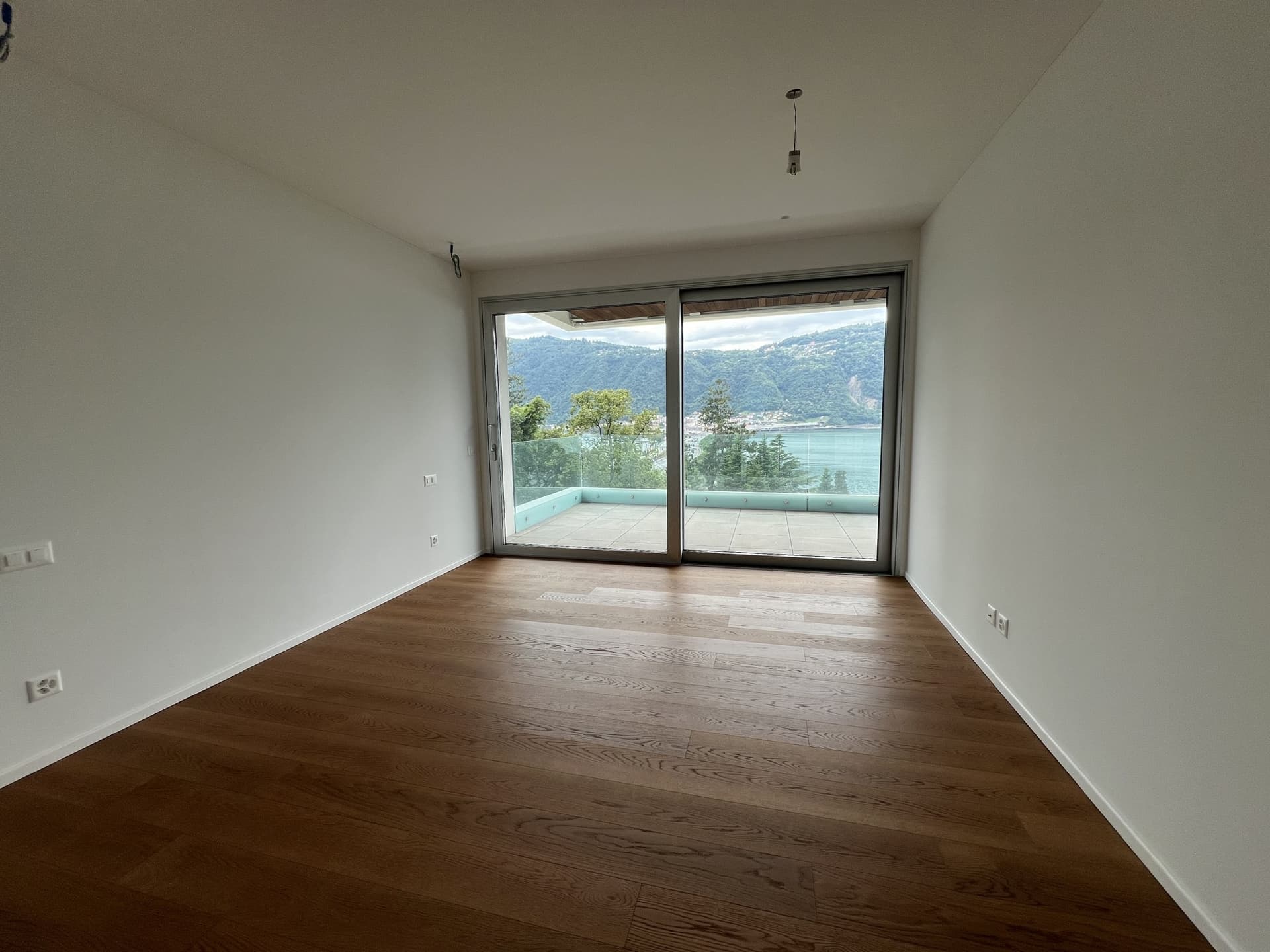 ATTICO DI 4.5 LOCALI CON SPLENDIDA VISTA LAGO