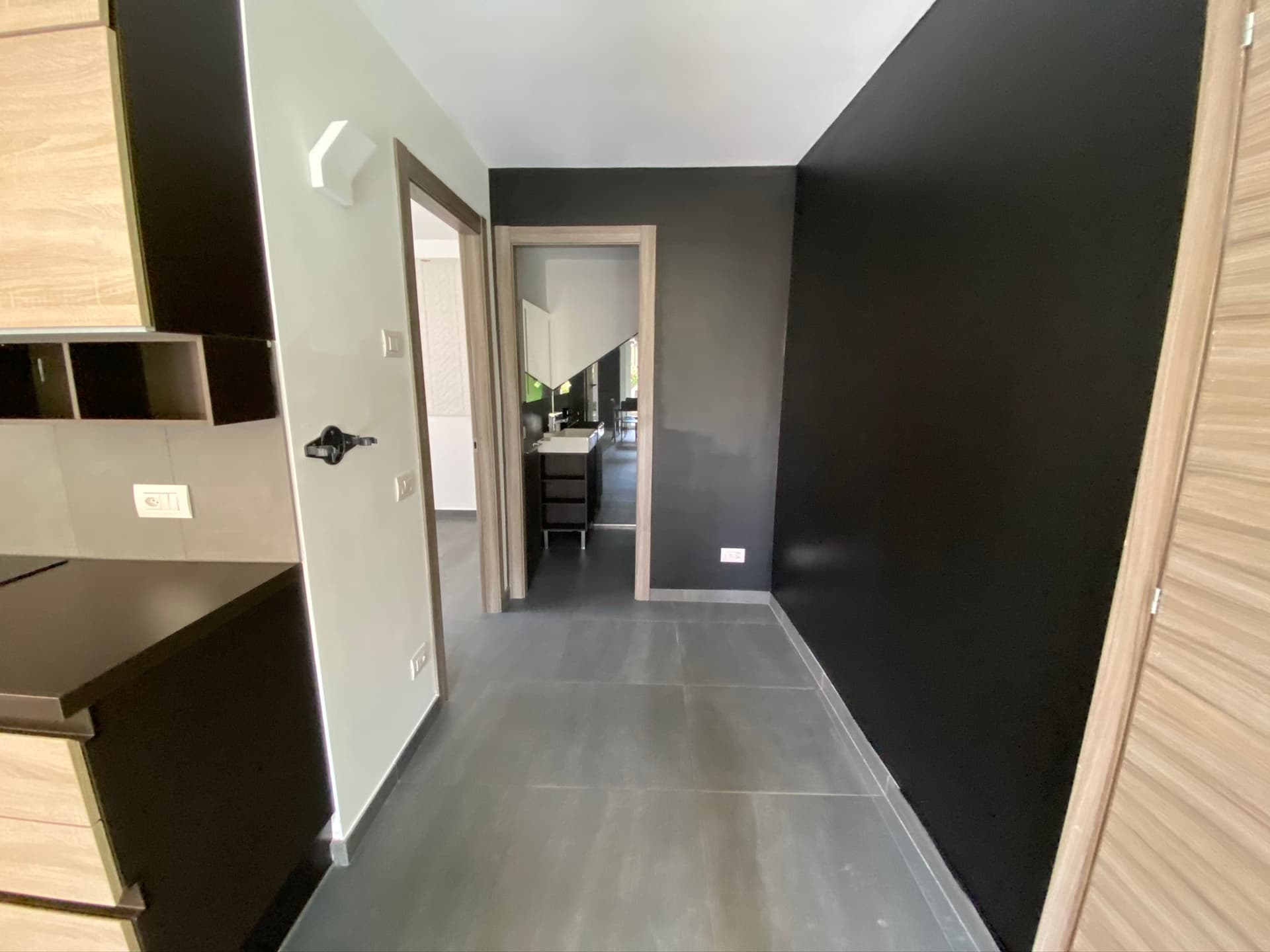 2.5-ROOM APARTMENT WITH PRIVATE GARDEN IN A SEMI-DETACHED HOUSE