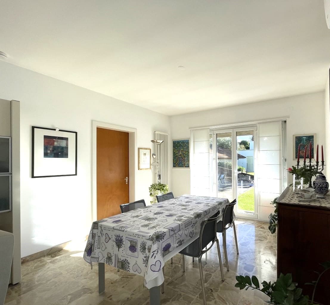 DETACHED HOUSE SURROUNDED BY GREENLAND WITH A GARDEN AND OPEN VIEWS OF THE MOUNTAINS