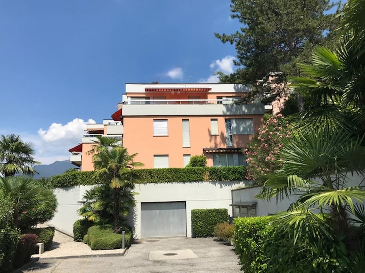 2.5 ROOM APARTMENT WITH PANORAMIC VIEW OF THE LAKE