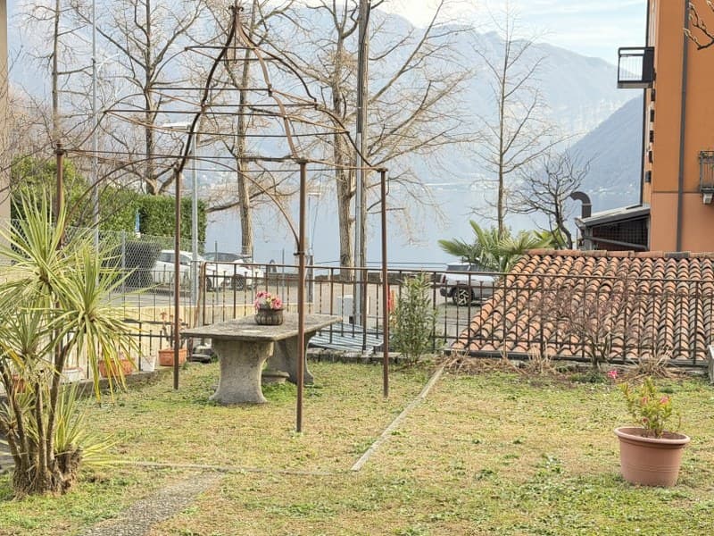  3.5-ROOM APARTMENT WITH GARDEN, JUST A STONE'S THROW FROM THE LAKE