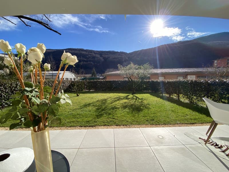 SPLENDIDO E SOLIVO 2.5 LOCALI ARREDATO CON GIARDINO