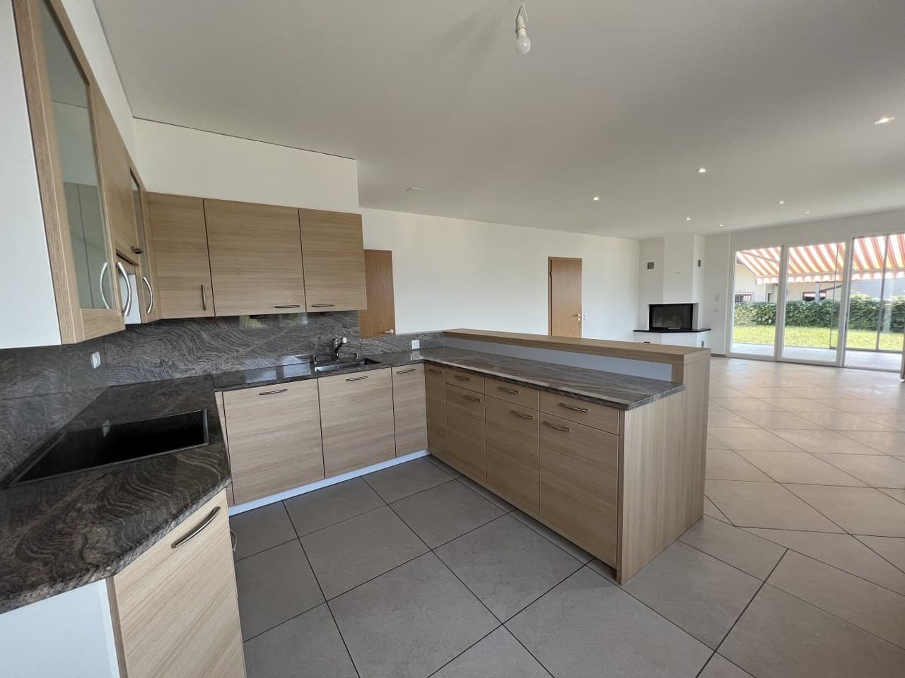 SOLIVA VILLA DI 5.5 LOCALI SUL LAGO