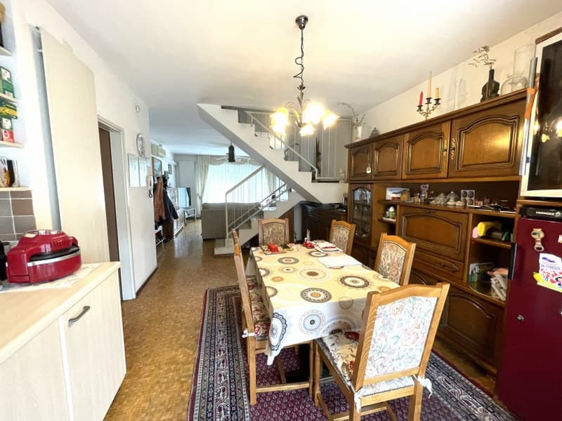 LUMINOSO DUPLEX DI 4.5 LOCALI CON BALCONI E VISTA APERTA SULLE COLLINE CIRCOSTANTI.