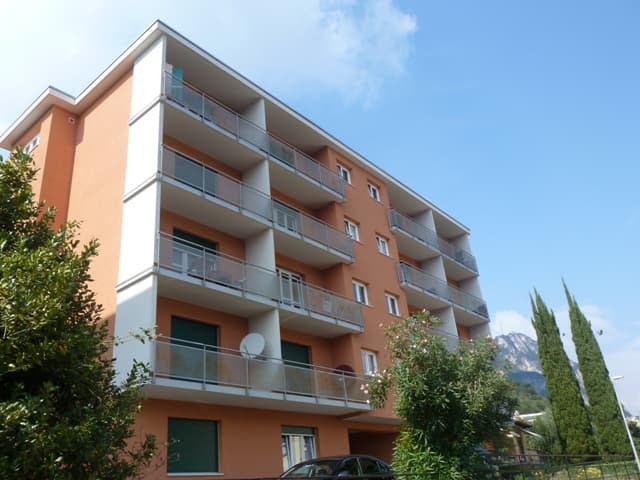 APPARTAMENTO 2.5 LOCALI AL SECONDO PIANO CON VISTA LAGO