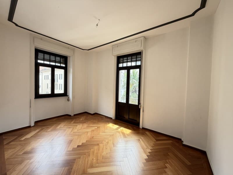 APPARTAMENTO 5.5 LOCALI IN ELEGANTE VILLA D'EPOCA, IN CENTRO CITTÀ