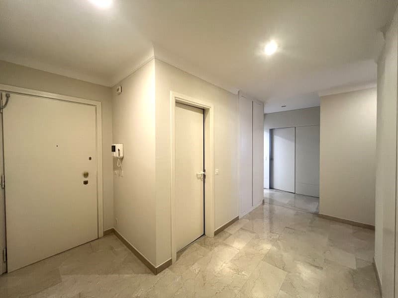 PRESTIGIOSO ATTICO DI  3.5 LOCALI A BORDO LAGO 