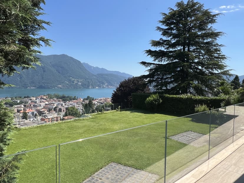 LUSSUOSA VILLA IN POSIZIONE PRIVILEGIATA