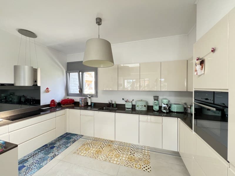 ESCLUSIVO ATTICO DI 4.5 LOCALI CON SPLENDIDA VISTA LAGO