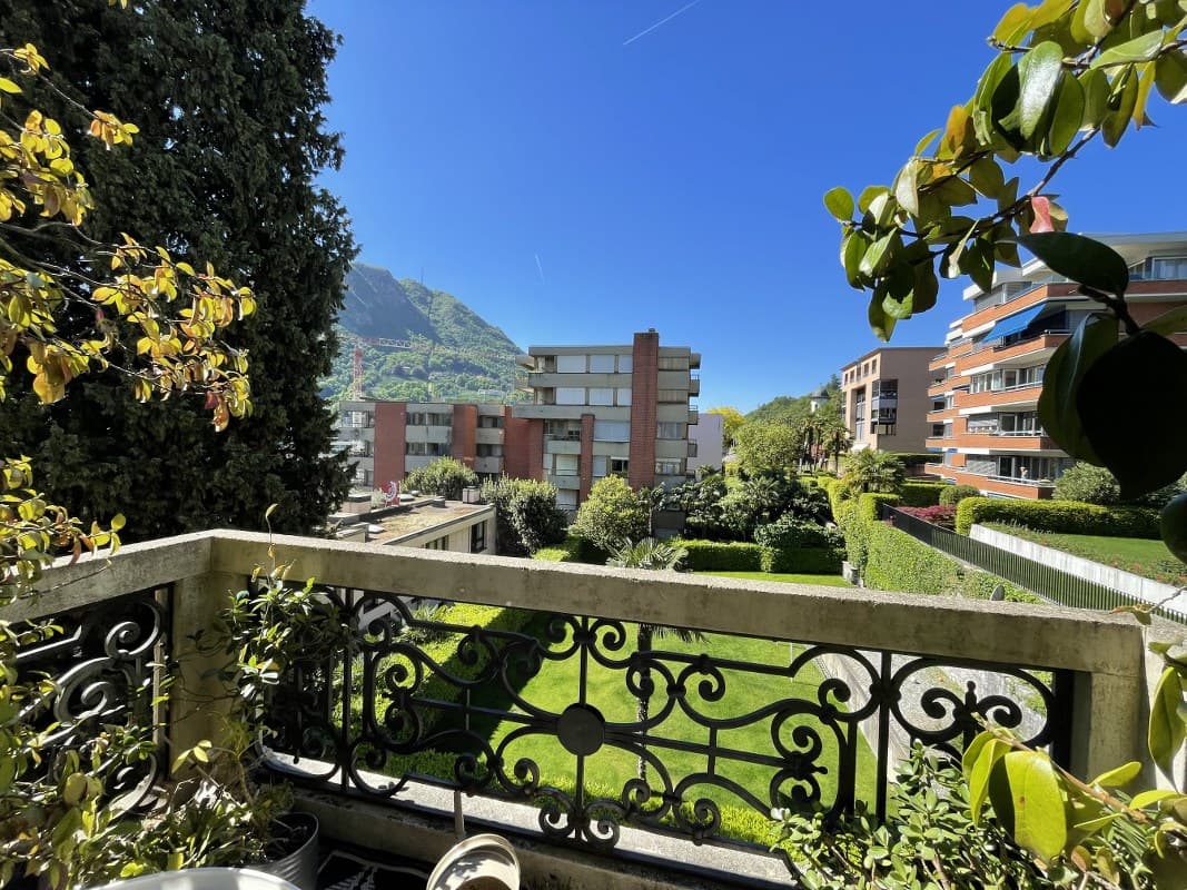 APPARTAMENTO DI 5 LOCALI CON MERAVIGLIOSA VISTA LAGO