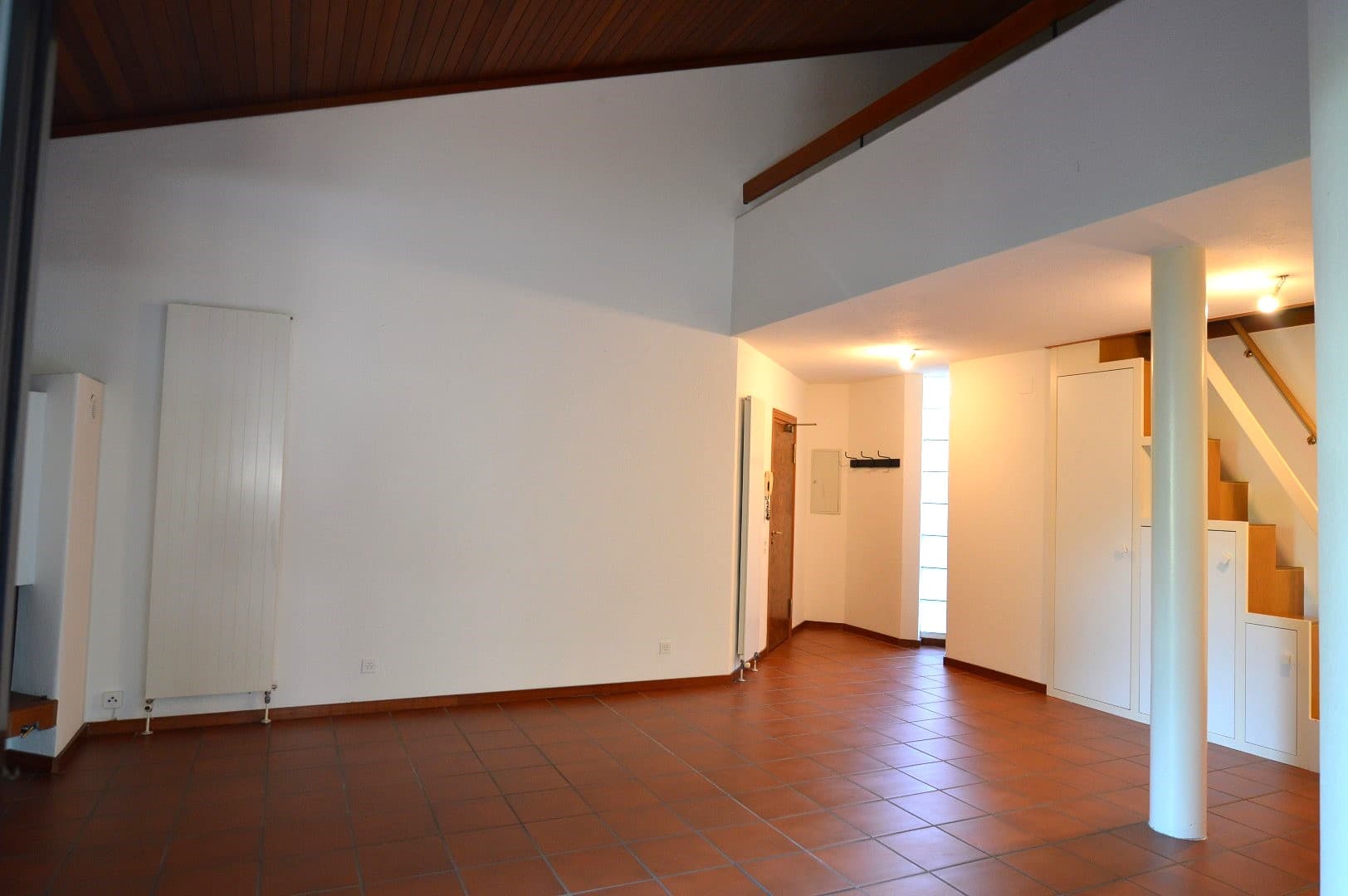 APPARTAMENTO 5.5 LOCALI CON TERRAZZA, IN ZONA TRANQUILLA NEL VERDE