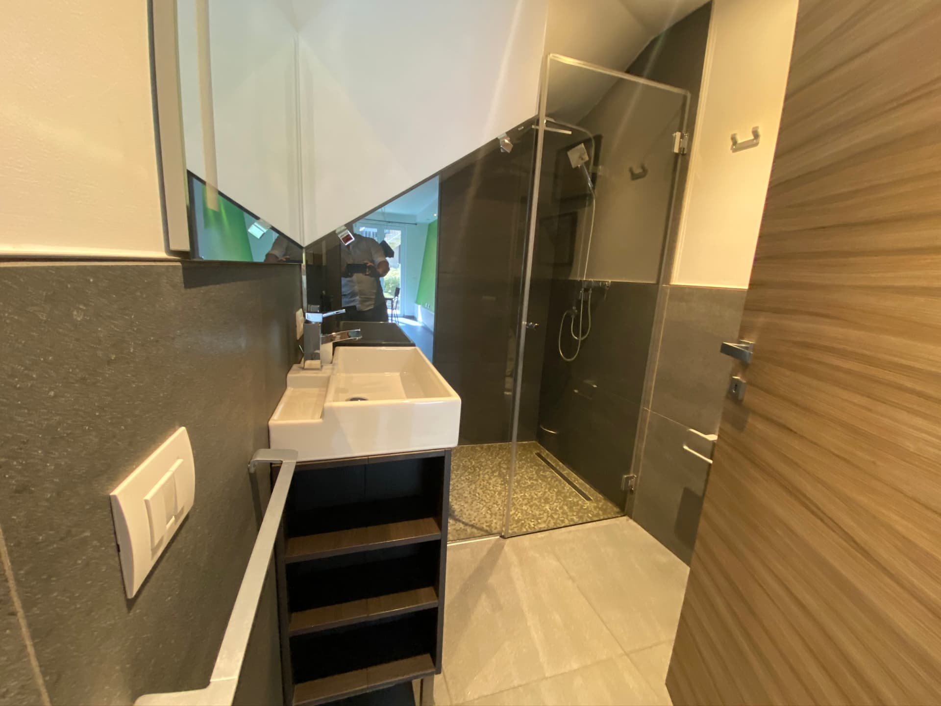 2.5-ROOM APARTMENT WITH PRIVATE GARDEN IN A SEMI-DETACHED HOUSE