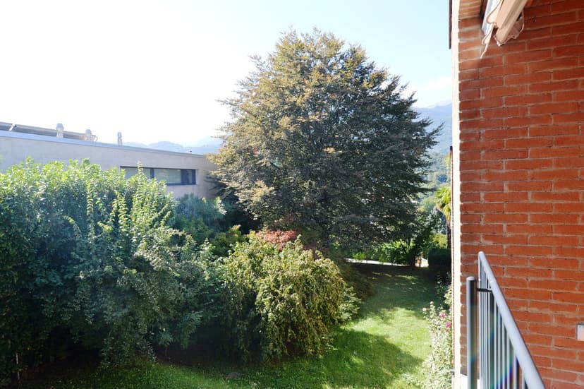 APPARTAMENTO 5.5 LOCALI CON TERRAZZA, IN ZONA TRANQUILLA NEL VERDE