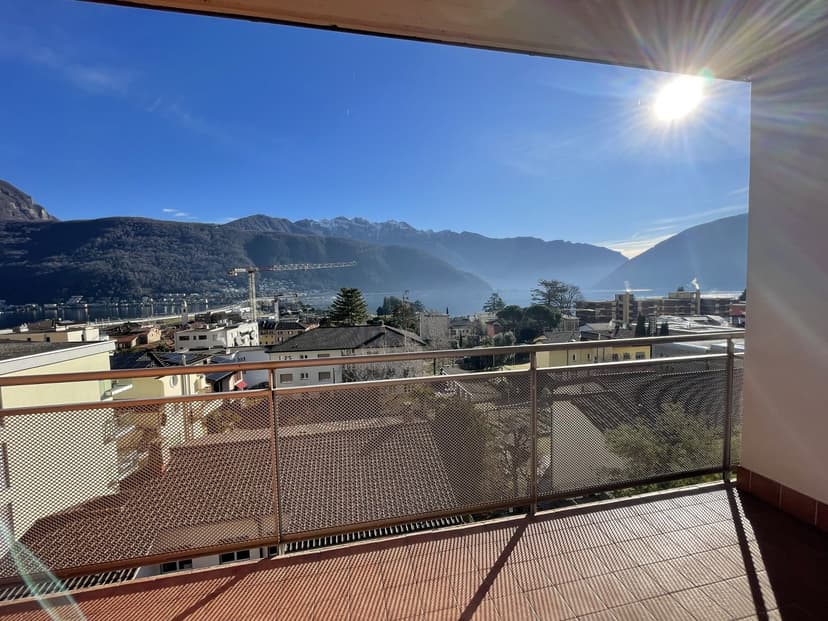 APPARTAMENTO 2.5 LOCALI AL SECONDO PIANO CON VISTA LAGO