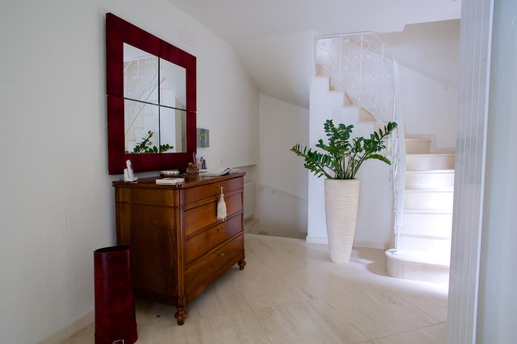 VILLA CON CHARME E VISTA APERTA SUL LAGO DI LUGANO 